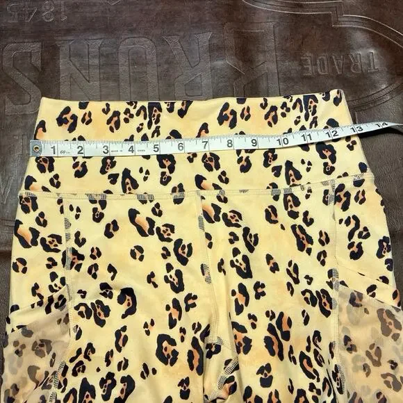 Fabletics Pump Two Piece Set Desert Leopard Womens Small New Active Athleisure - Picture 14 of 16